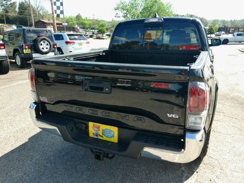Used 2020 Toyota Tacoma image 14