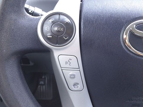 Used 2012 Toyota Prius V Five image 25