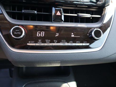 Used 2020 Toyota Corolla LE image 28