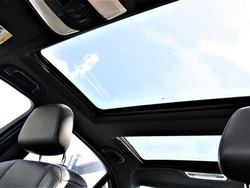 Used 2013 Mercedes-Benz C 250 Sedan image 23