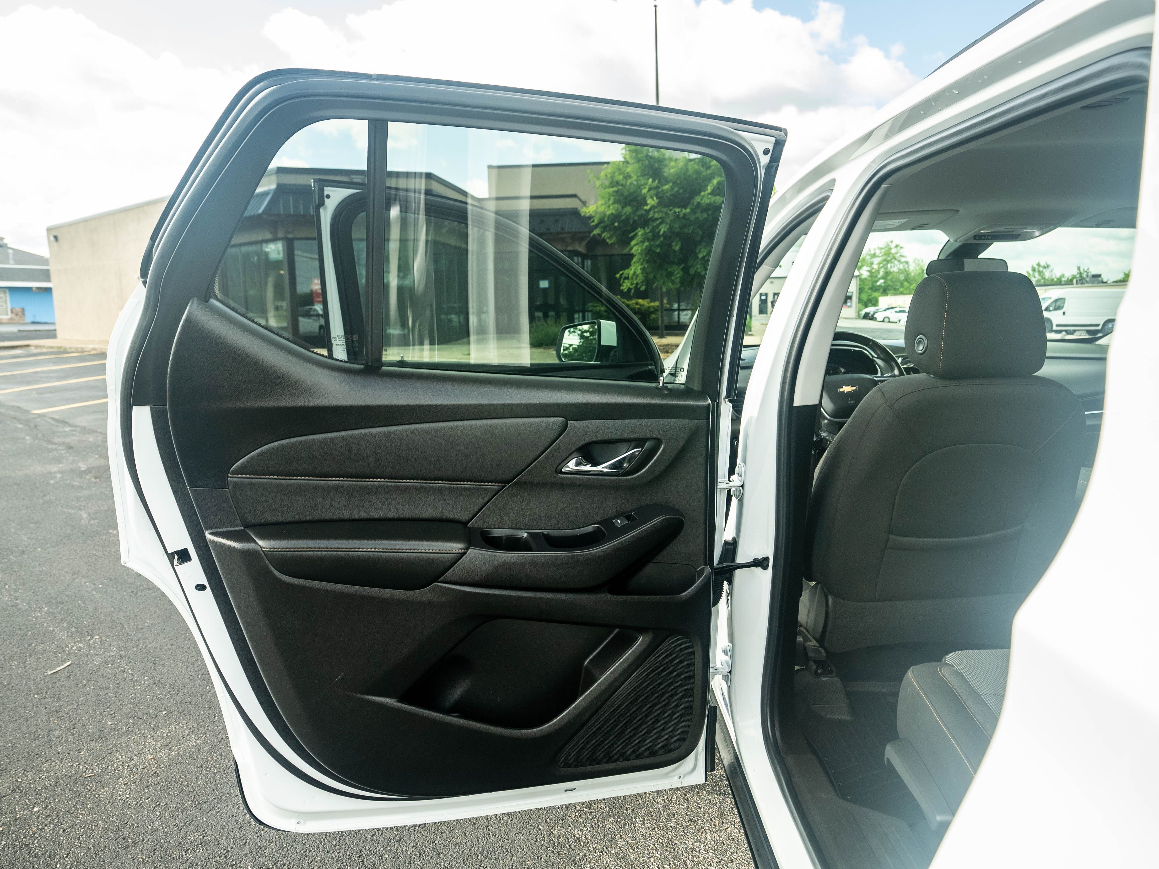 Used 2021 Chevrolet Traverse AWD LT image 20