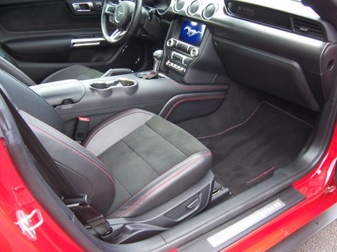 Used 2020 Ford Mustang GT Convertible RWD image 20