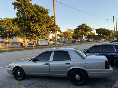 Used 2008 Ford Crown Victoria Police Interceptor image 5