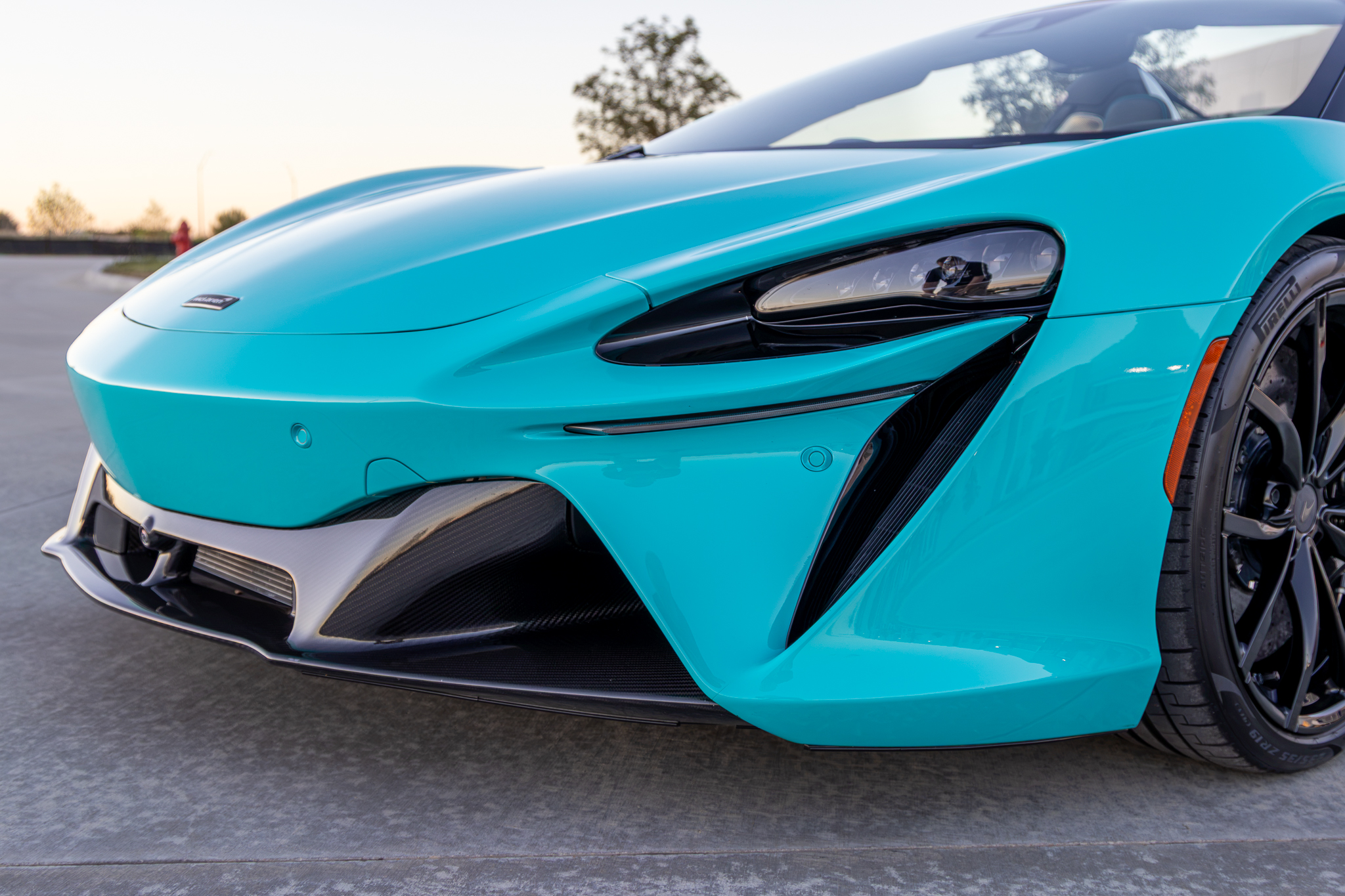 Used 2025 McLaren Artura Spider RWD image 16