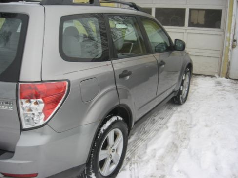 Used 2011 Subaru Forester 2.5X image 4