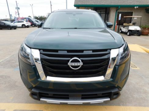 Used 2025 Nissan Pathfinder SL FWD image 3