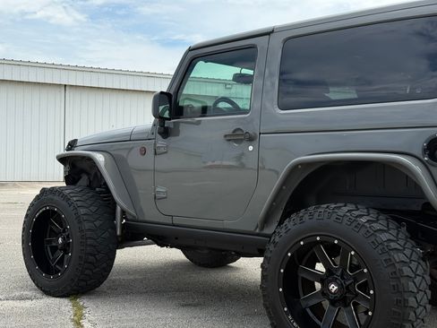 Used 2016 Jeep Wrangler 75th Anniversary AWD/4WD image 34