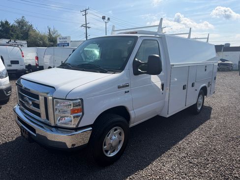 Used 2016 Ford E-350 and Econoline 350 Super Duty RWD image 1