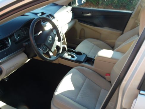 Used 2013 Toyota Camry LE image 7