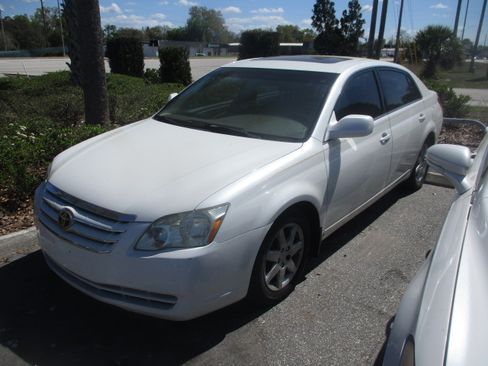 Used 2005 Toyota Avalon XLE image 7