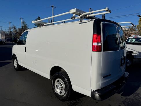 Used 2019 Chevrolet Express 2500 image 2