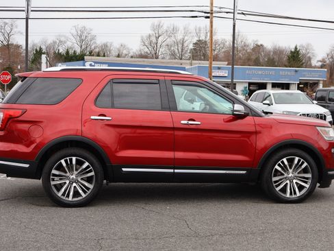 Used 2018 Ford Explorer Platinum image 10