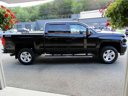 Used 2017 Chevrolet Silverado 1500 4x4 Crew Cab LT image 5