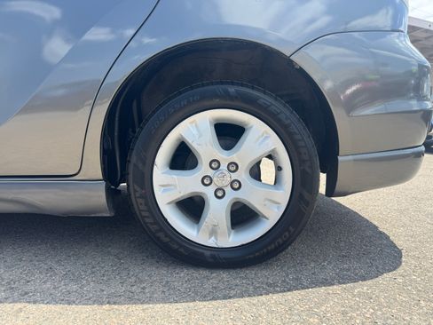 Used 2005 Toyota Matrix AWD image 15