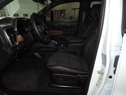 Used 2024 GMC Canyon AT4 image 37