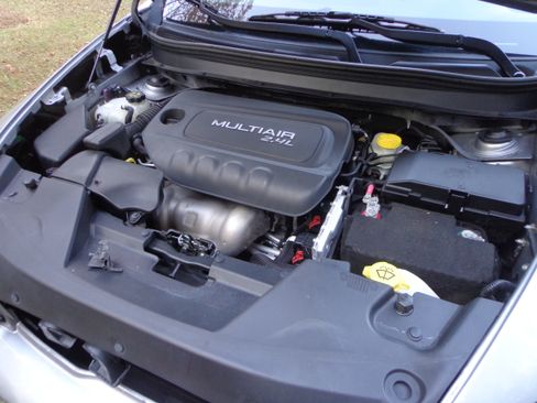 Used 2014 Jeep Cherokee Sport image 18