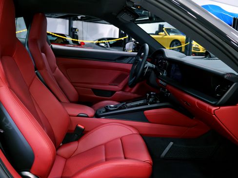 Used 2024 Porsche 911 Carrera 4 GTS image 21