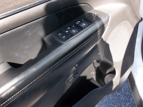 Used 2015 Jeep Grand Cherokee Limited image 9