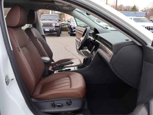Used 2022 Volkswagen Passat Limited Edition image 16
