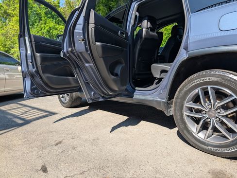 Used 2019 Jeep Grand Cherokee 4WD Limited image 14
