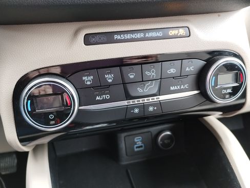 Used 2021 Ford Escape SE image 13