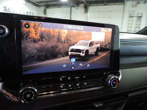 Used 2023 Chevrolet Colorado Trail Boss image 46