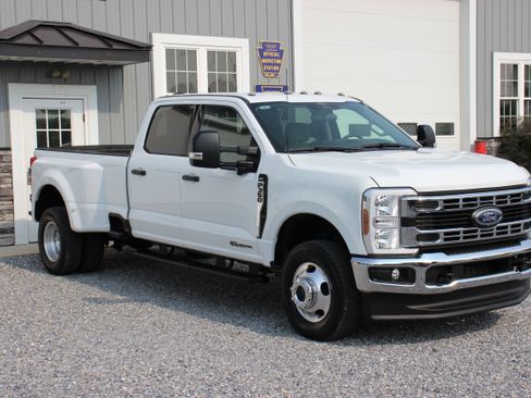 Used 2024 Ford F350 4x4 Crew Cab DRW Super Duty image 1