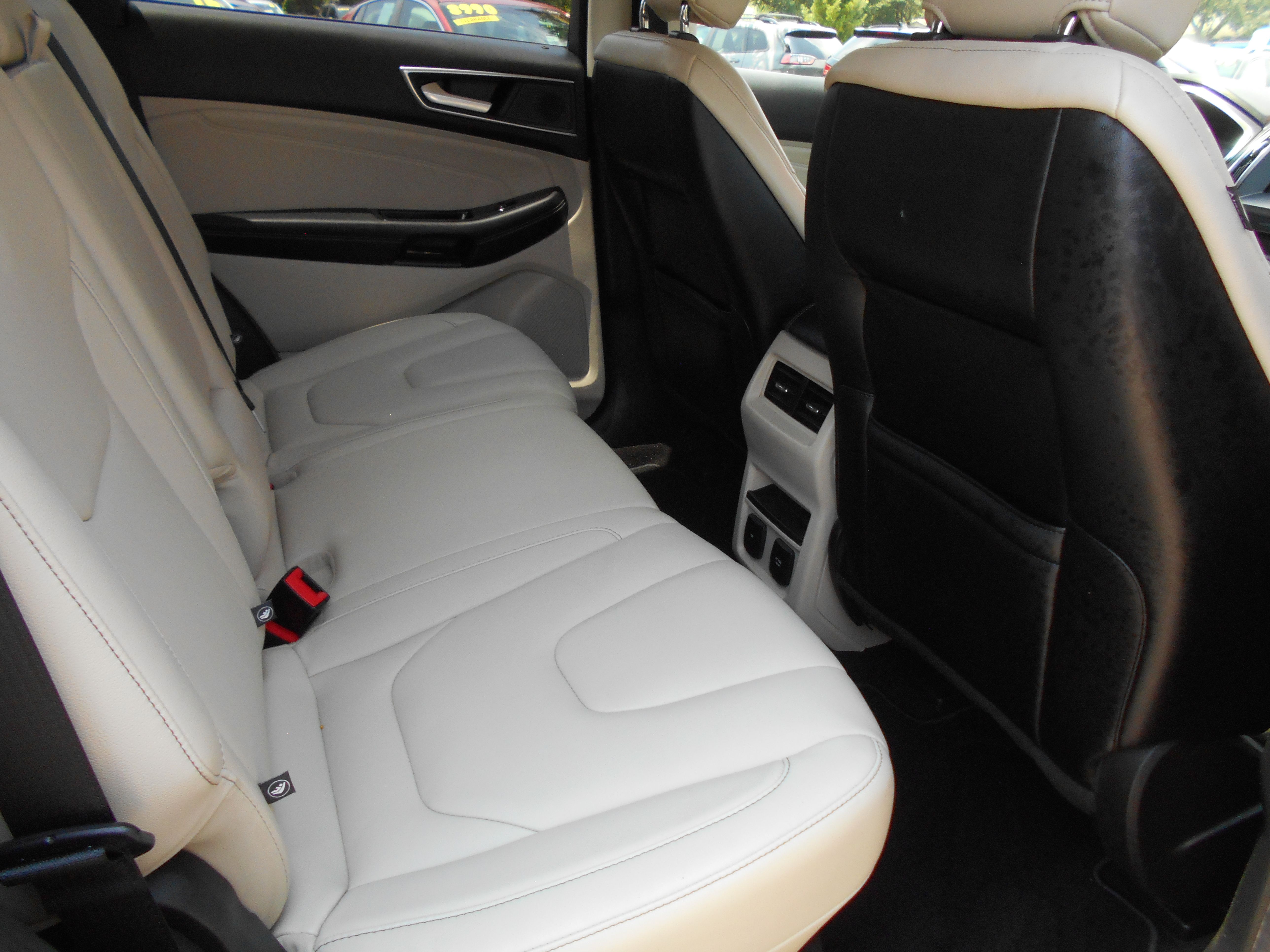 Used 2019 Ford Edge Titanium FWD image 9
