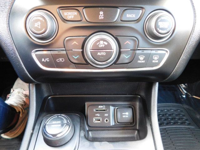 Used 2014 Jeep Cherokee 4WD Latitude image 21