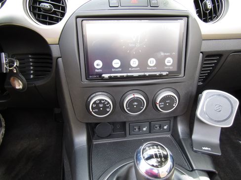 Used 2011 MAZDA MX-5 Miata Grand Touring image 14