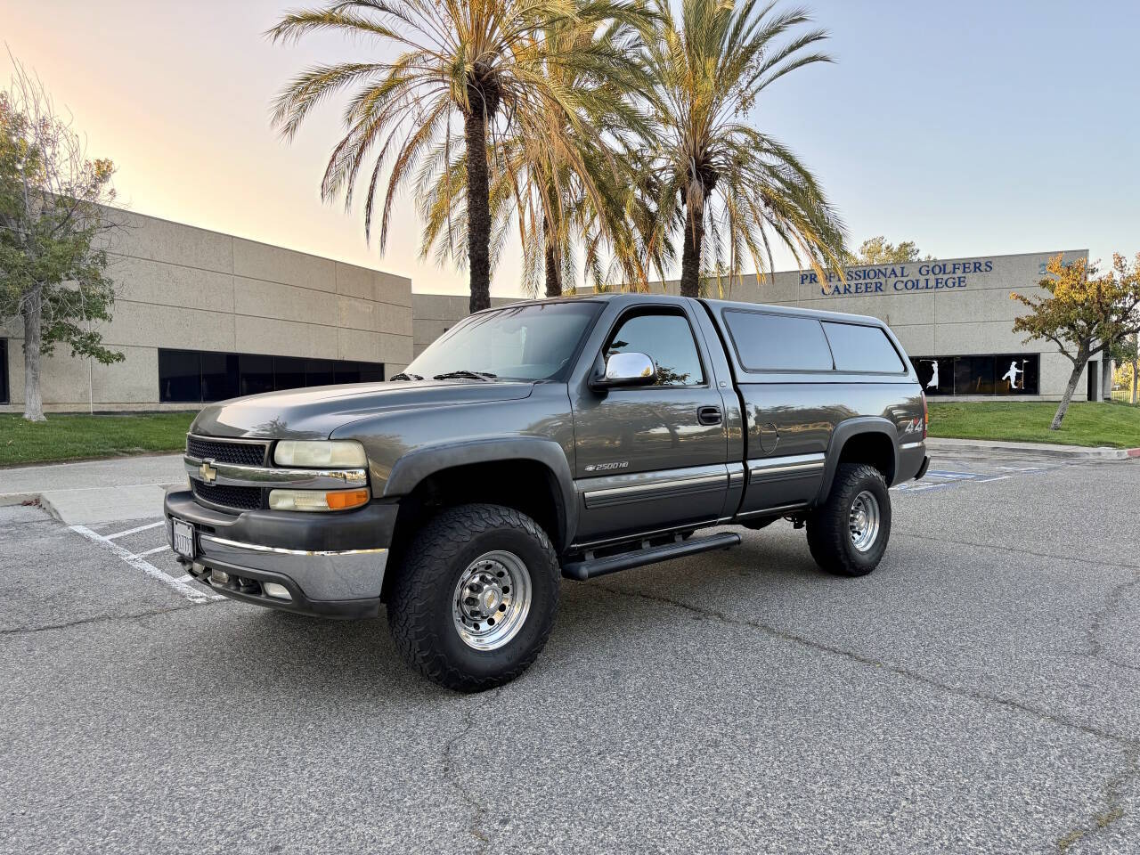 Used 2002 Chevrolet Silverado 2500 4x4 Regular Cab w/ Z71 image 1