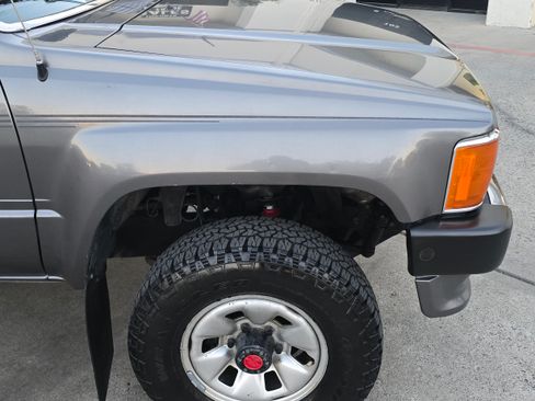 Used 1988 Toyota Pickup Deluxe image 17