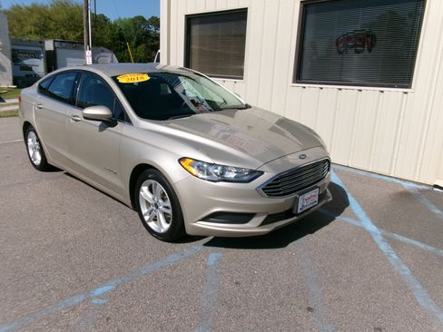 Used 2018 Ford Fusion S image 9