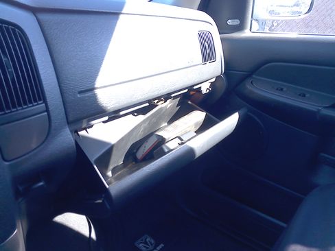 Used 2005 Dodge Ram 1500 Truck SLT image 17