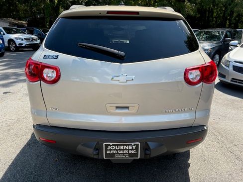 Used 2012 Chevrolet Traverse LT image 3