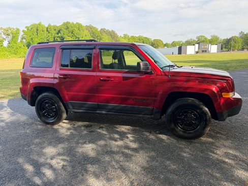 Used 2016 Jeep Patriot Sport image 10