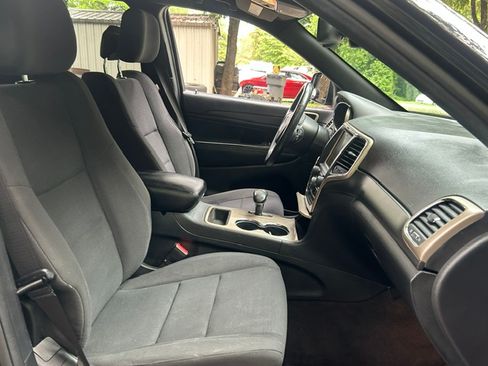 Used 2015 Jeep Grand Cherokee 4WD Laredo image 23