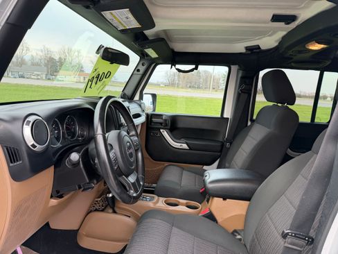 Used 2012 Jeep Wrangler Unlimited Sahara AWD/4WD image 11