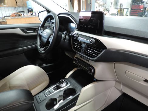 Used 2022 Ford Escape SE image 20