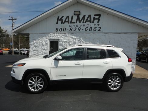 Used 2017 Jeep Cherokee Limited image 3