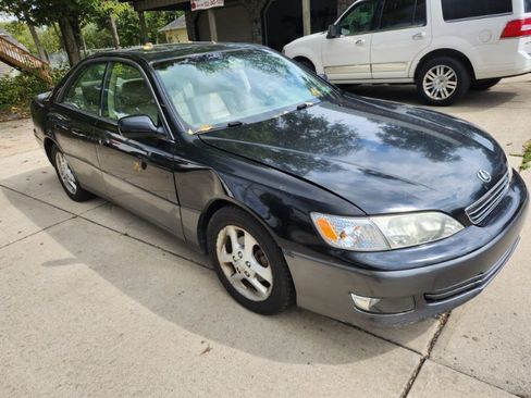 Used 2000 Lexus ES 300 image 2