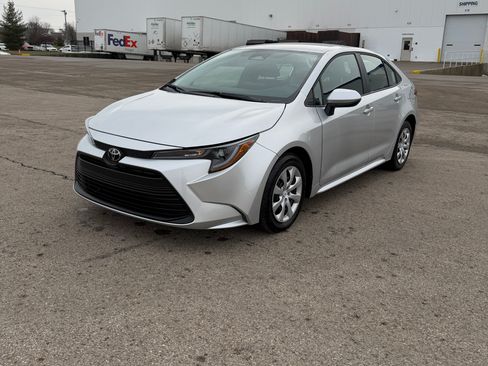 Used 2025 Toyota Corolla LE image 7