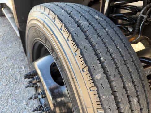 Used 2017 Ford F550 image 25