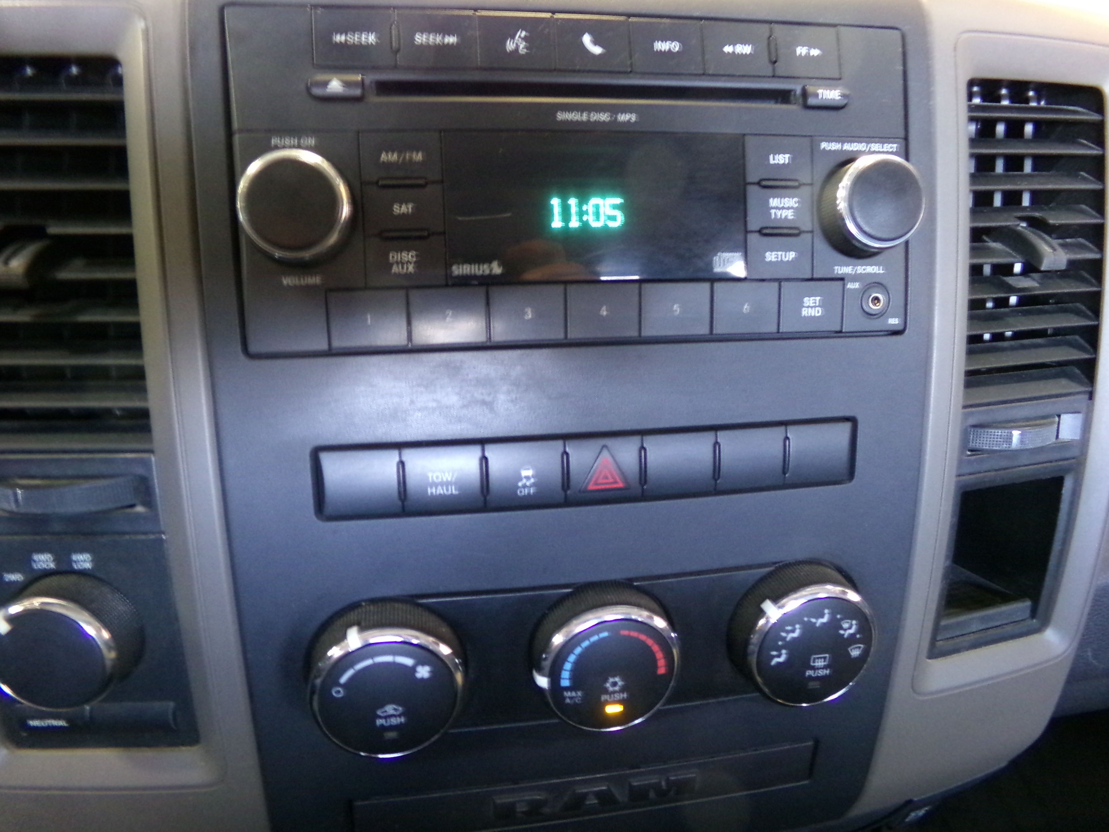 Used 2011 RAM 1500 4x4 Quad Cab image 17
