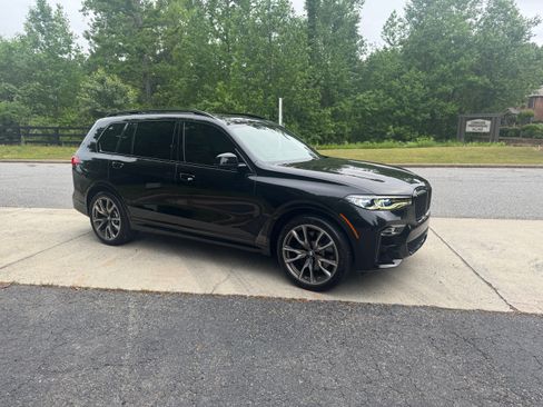 Used 2021 BMW X7 M50i image 2