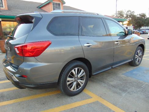 Used 2020 Nissan Pathfinder S image 10