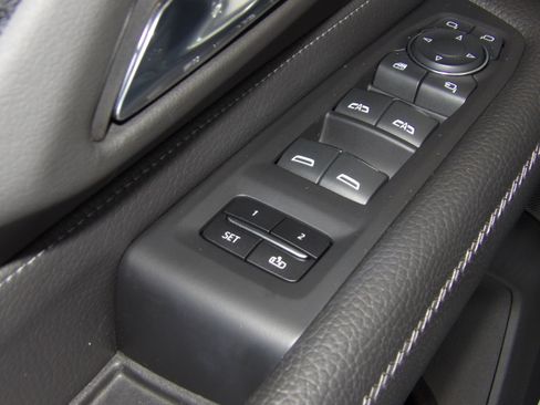 Used 2023 GMC Yukon 4WD Denali image 18