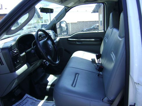 Used 2006 Ford F350 2WD Regular Cab Super Duty image 8