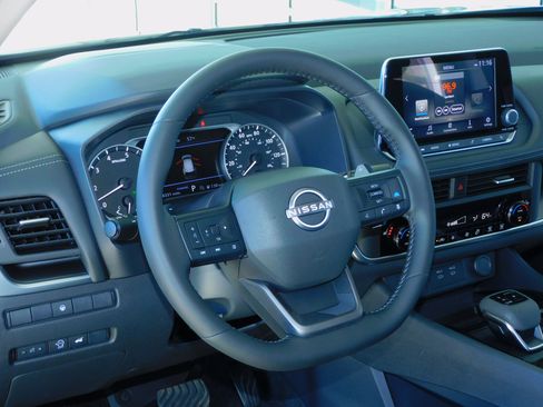 Used 2026 Nissan Rogue SV image 15