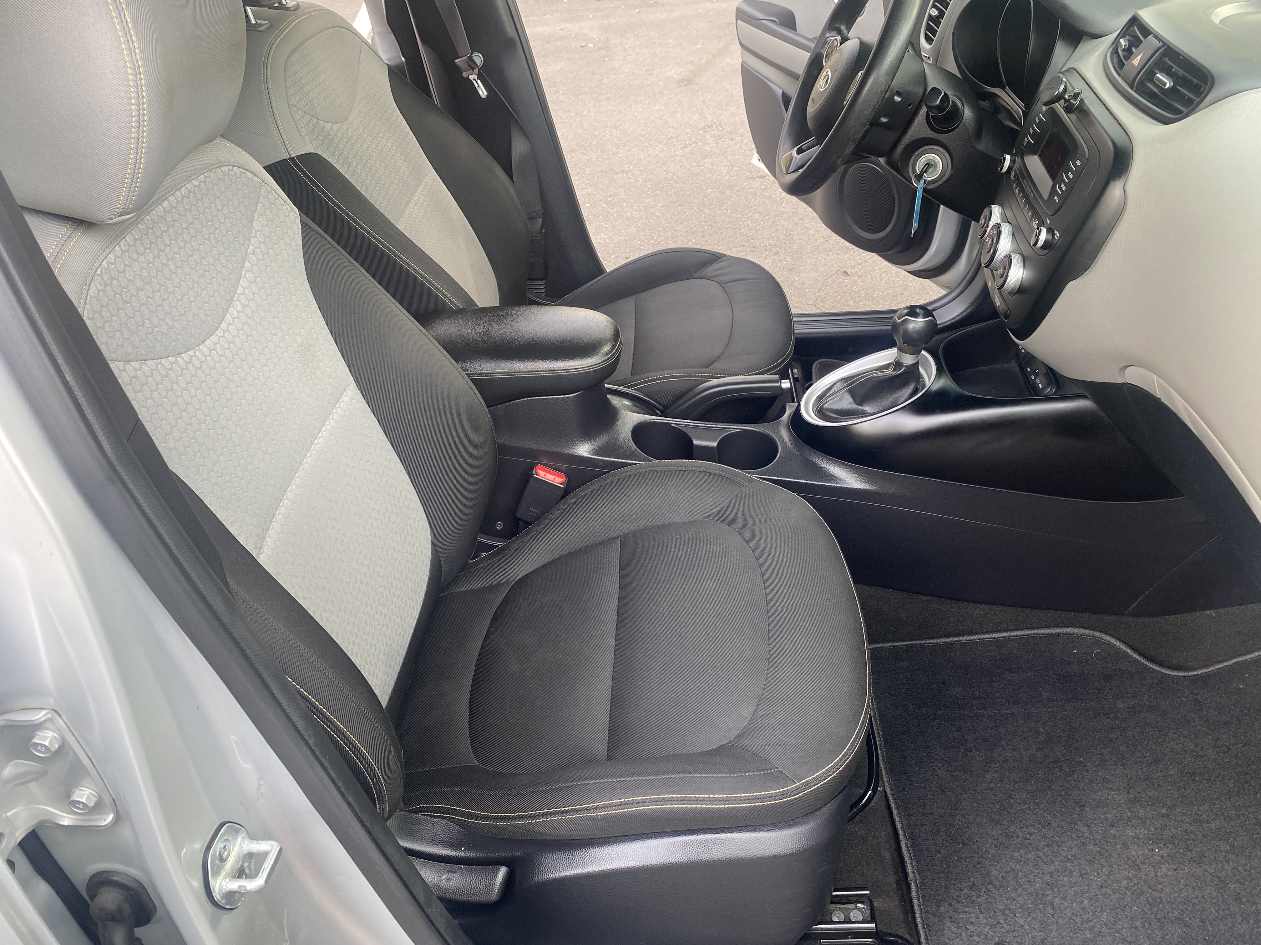 Used 2015 Kia Soul + FWD image 16